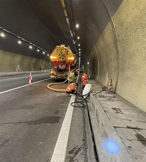 猇亭隧道排水渠清淤